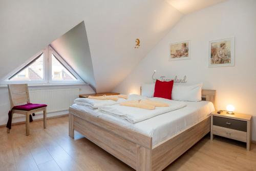 Postel nebo postele na pokoji v ubytování Ferienpark Freesenbruch Reihenhaus 5a - Eichhörnchen