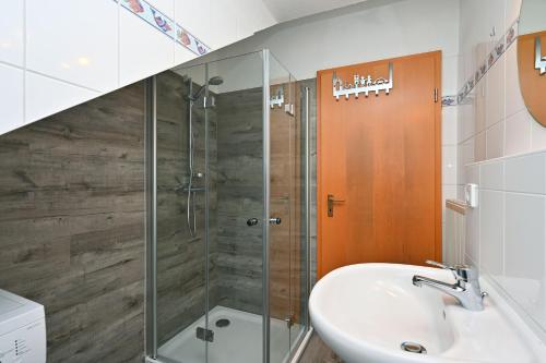 Koupelna v ubytování Ferienpark Freesenbruch Reihenhaus 5c - Hummer