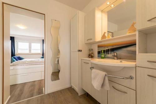 Llit o llits en una habitació de Luv und Lee - Seeblick