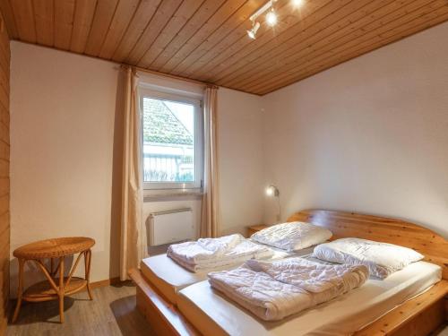 a large bed in a room with a window at Ferienhaus im Ferienpark Mirow in Granzow