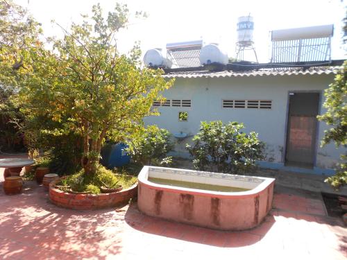Κήπος έξω από το Ba Linh Homestay