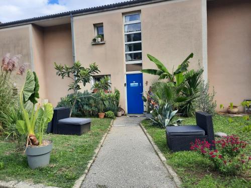 a house with a blue door and some plants at La Villa Bleue in Beauchastel