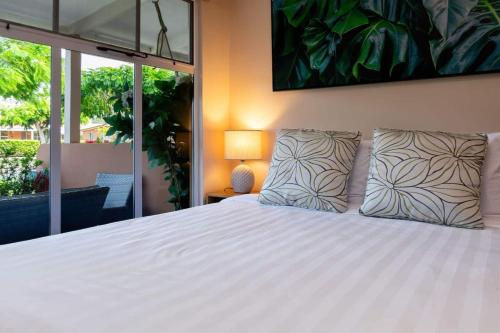 Ένα ή περισσότερα κρεβάτια σε δωμάτιο στο Jaco 1BD Getaway AC Pool Walk to Beach & Town