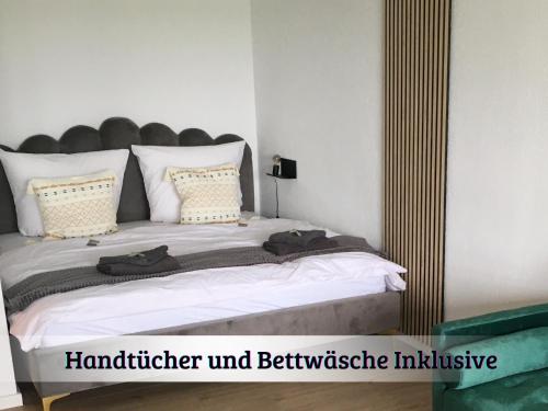 Ένα ή περισσότερα κρεβάτια σε δωμάτιο στο Gemütliches Apartment mit wundervollem Weitblick