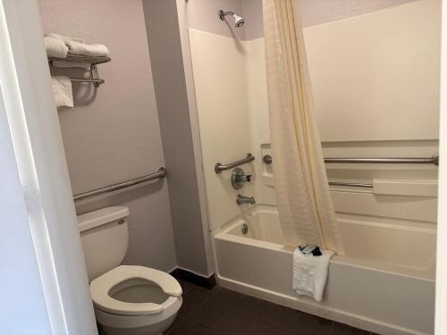 Ένα μπάνιο στο Key West Inn - Chatsworth