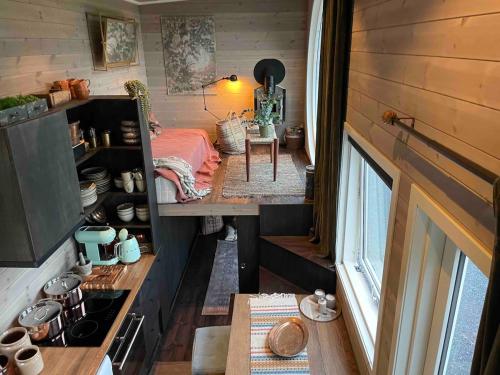 Küche/Küchenzeile in der Unterkunft Tiny house on wheels with great views Sjusjøen