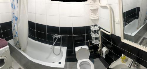 Ένα μπάνιο στο Однокімнатна квартира