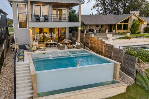 Hồ bơi trong/gần Sunset Oaks I with Concierge Services