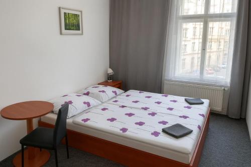 Ένα ή περισσότερα κρεβάτια σε δωμάτιο στο Loftel v centru Ostravy