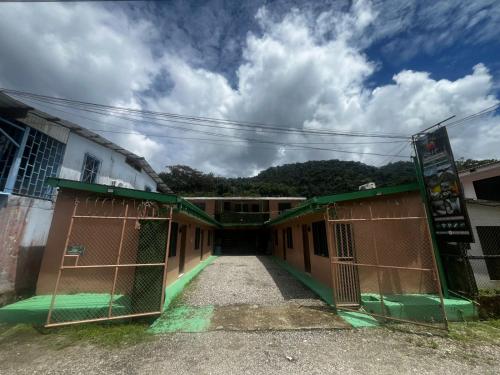 Το κτήριο όπου στεγάζεται  το μοτέλ