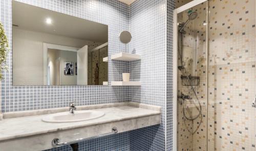 a bathroom with a sink and a mirror at Relax & Enjoy - El Mocan - Palm Mar in Palm-Mar