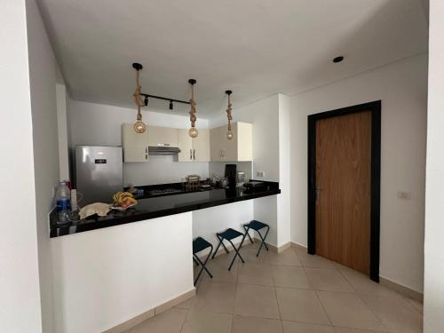 Køkken eller tekøkken på Appartement adil résidence beralmar avec jardin terasse