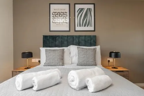 Richmond Row Apartments - Free On-Site Parking, WiFi & EV photo 67