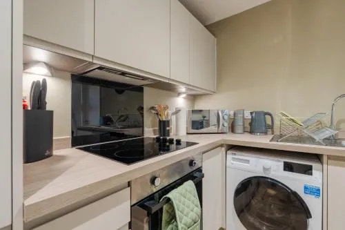 Richmond Row Apartments - Free On-Site Parking, WiFi & EV photo 73