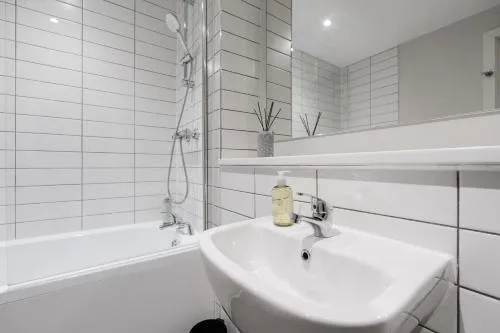 Richmond Row Apartments - Free On-Site Parking, WiFi & EV photo 70