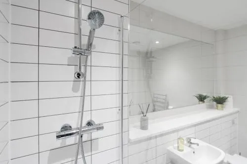 Richmond Row Apartments - Free On-Site Parking, WiFi & EV photo 82