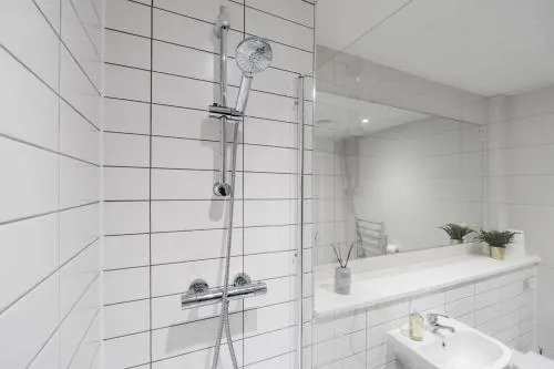 Richmond Row Apartments - Free On-Site Parking, WiFi & EV photo 77