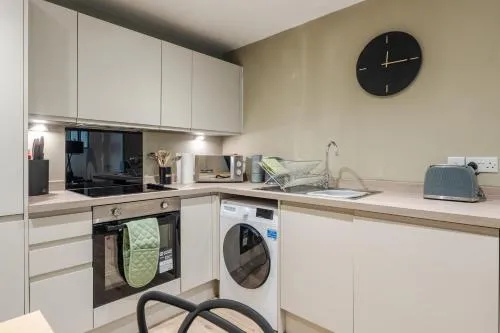 Richmond Row Apartments - Free On-Site Parking, WiFi & EV photo 90