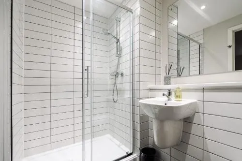 Richmond Row Apartments - Free On-Site Parking, WiFi & EV photo 110
