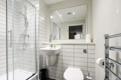Richmond Row Apartments - Free On-Site Parking, WiFi & EV photo 97