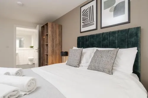 Richmond Row Apartments - Free On-Site Parking, WiFi & EV photo 115
