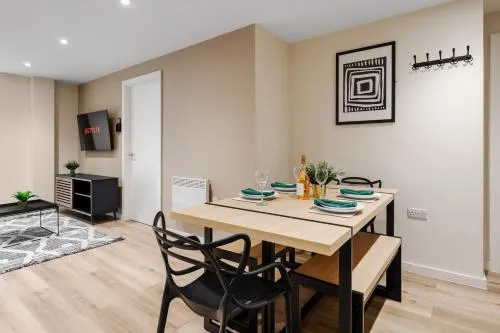 Richmond Row Apartments - Free On-Site Parking, WiFi & EV photo 118