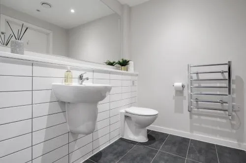 Richmond Row Apartments - Free On-Site Parking, WiFi & EV photo 122