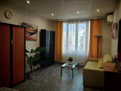 Χώρος καθιστικού στο Hôtel Perpignan Centre