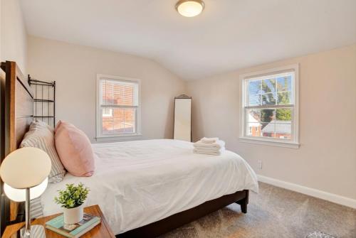 Ένα ή περισσότερα κρεβάτια σε δωμάτιο στο Cheerful 3-Bedroom House in Downtown Annapolis