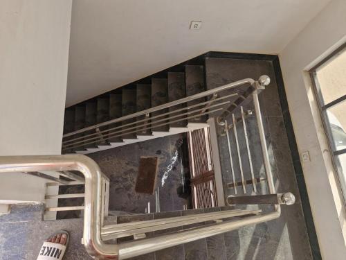 Palanda nebo palandy na pokoji v ubytování Goyal Sadan