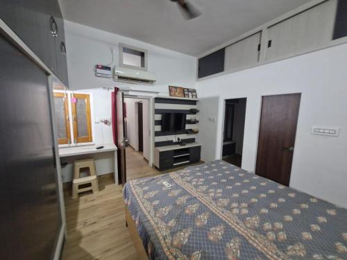 Kuchyň nebo kuchyňský kout v ubytování Goyal Sadan