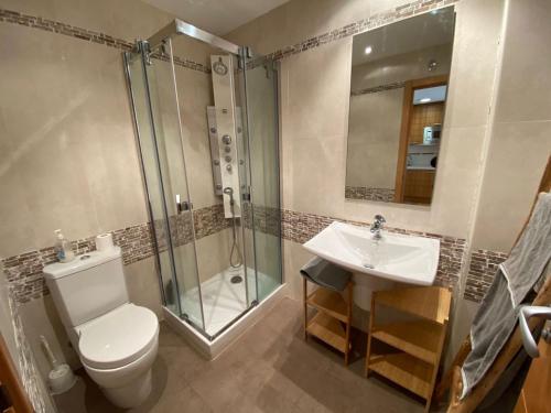 Et badeværelse på Gailurenea Apartamento Panticosa