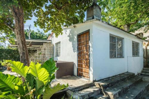 Το κτήριο όπου στεγάζεται  το διαμέρισμα