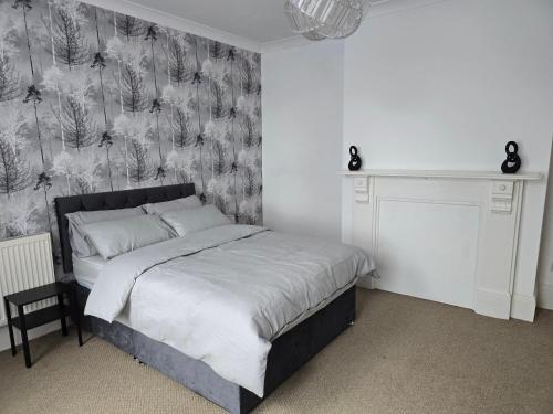 Ένα ή περισσότερα κρεβάτια σε δωμάτιο στο Place Like Home