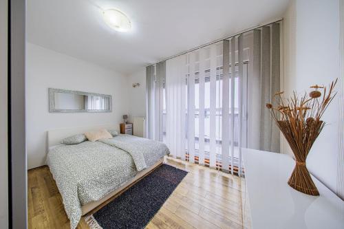 Flexible SelfCheckIns 203 - Zagreb - 2 Bedrooms - Loggia