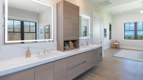 Koupelna v ubytování Mauna Kea Magic ~ Private Pool Spa Detached Ohana Suite