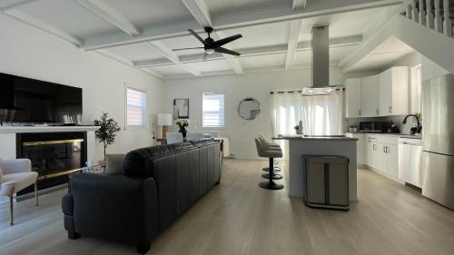 Nhà bếp/bếp nhỏ tại Water View - Modern Cottage in Niagara-on-the-Lake