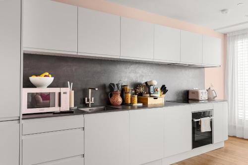 Lux, 2BD- 2 Ensuite, Steps from CityCentre,Next to Shambles, Xmas Market photo 5