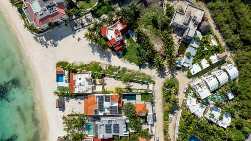 an aerial view of a resort near the beach at Casa Marea - 2BR - Tropical Vibes & Palm Breeze Oasis in Cancún