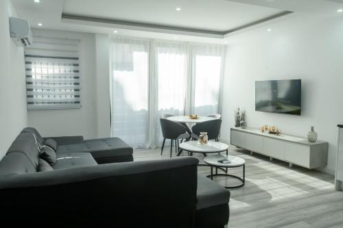 Edifício Yes, Luxury 2 Bed Apartments, Praia, Cape Verde with Balcony and AC