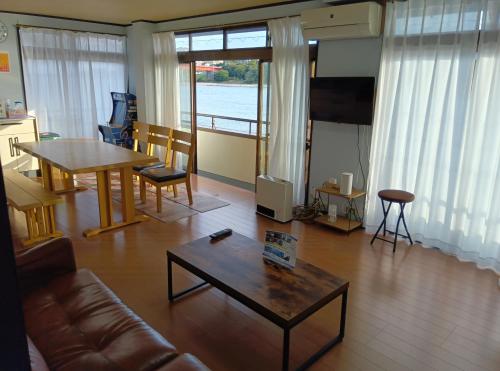 Μια τηλεόραση ή/και κέντρο ψυχαγωγίας στο ゲストハウスMOANa