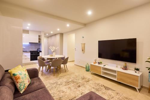 Sal Sol & Mar - Larimar