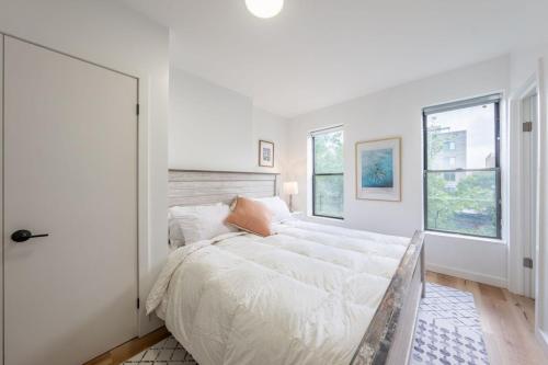 Postel nebo postele na pokoji v ubytování Luxury 3BR Park Slope w Office and Washer Dryer