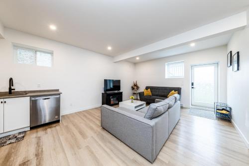 a living room with a couch and a kitchen at Sunflower Brandnew Cozy Private Suite in Langley