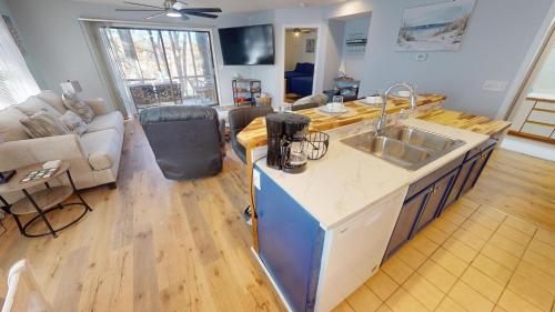 Χώρος καθιστικού στο River Creek 1 Unit 303