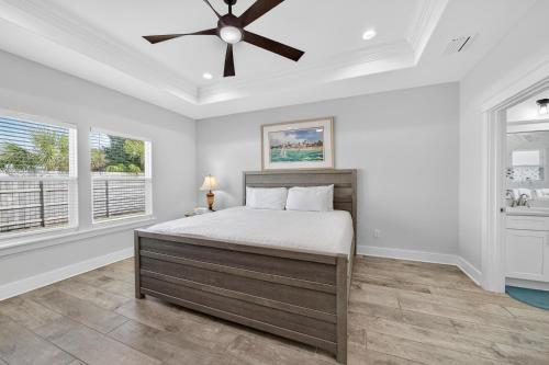 Ένα ή περισσότερα κρεβάτια σε δωμάτιο στο New Construction - West End PCB - Gated Neighborhood - FLPCB63