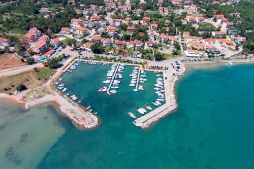 Apartments with parking space Cizici, Krk - 15415