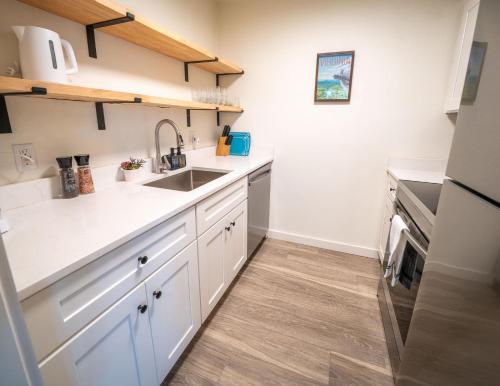 Køkken eller tekøkken på Private Apt Near Downtown & Hospital