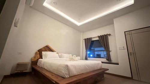 Ένα ή περισσότερα κρεβάτια σε δωμάτιο στο โรงแรมบ้านโอบอ้อม