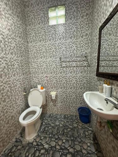 Koupelna v ubytování Rumah Ary Homestay & Spa